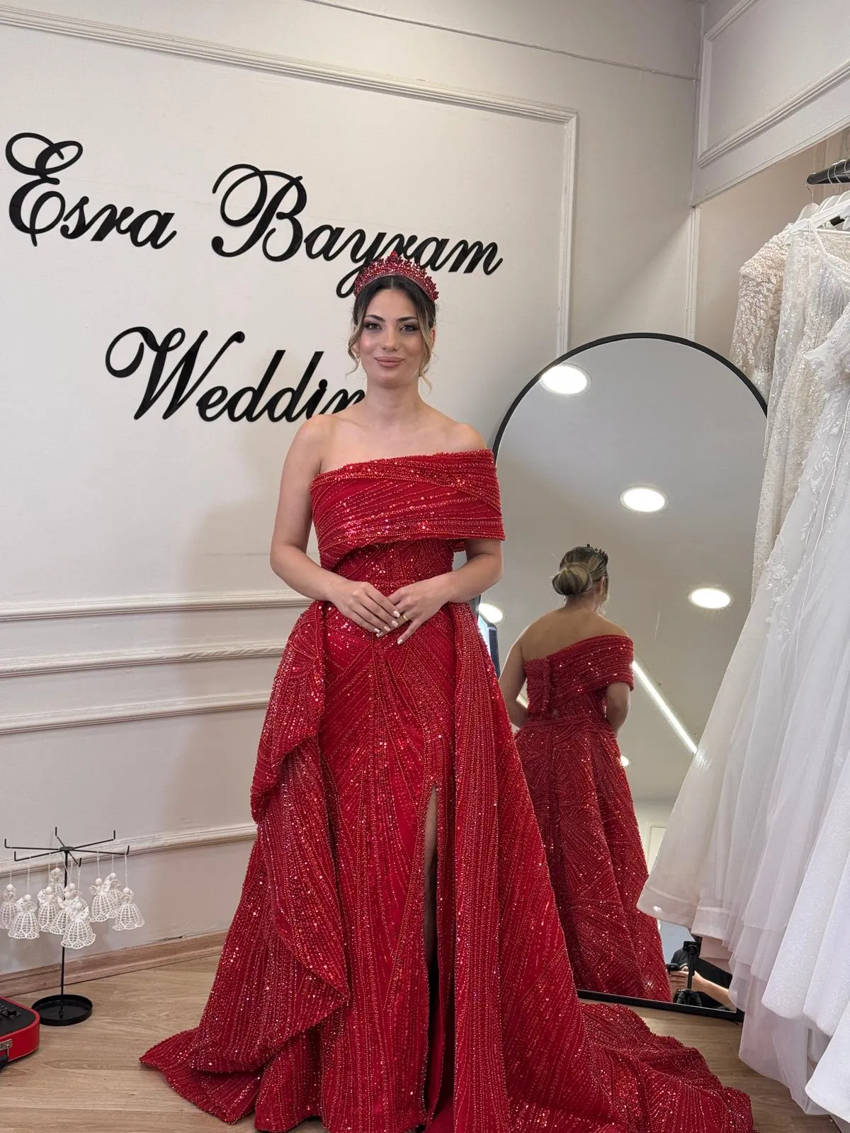 MONRA gelinlik modeli - Kınalık için tek omuz kınalık, modern kesim ile